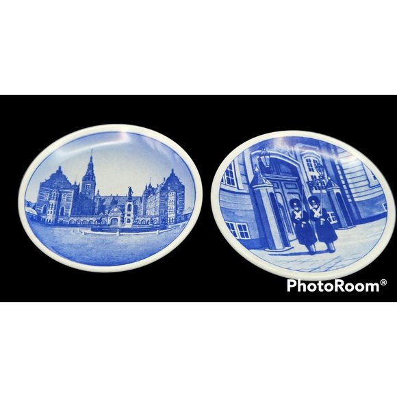 Royal Copenhagen Denmark 3" Blue Plates Kongens Livgarde Frederiksborg Slot EUC - Picture 1 of 5